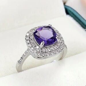Luxurious Amethyst Diamond Ring
